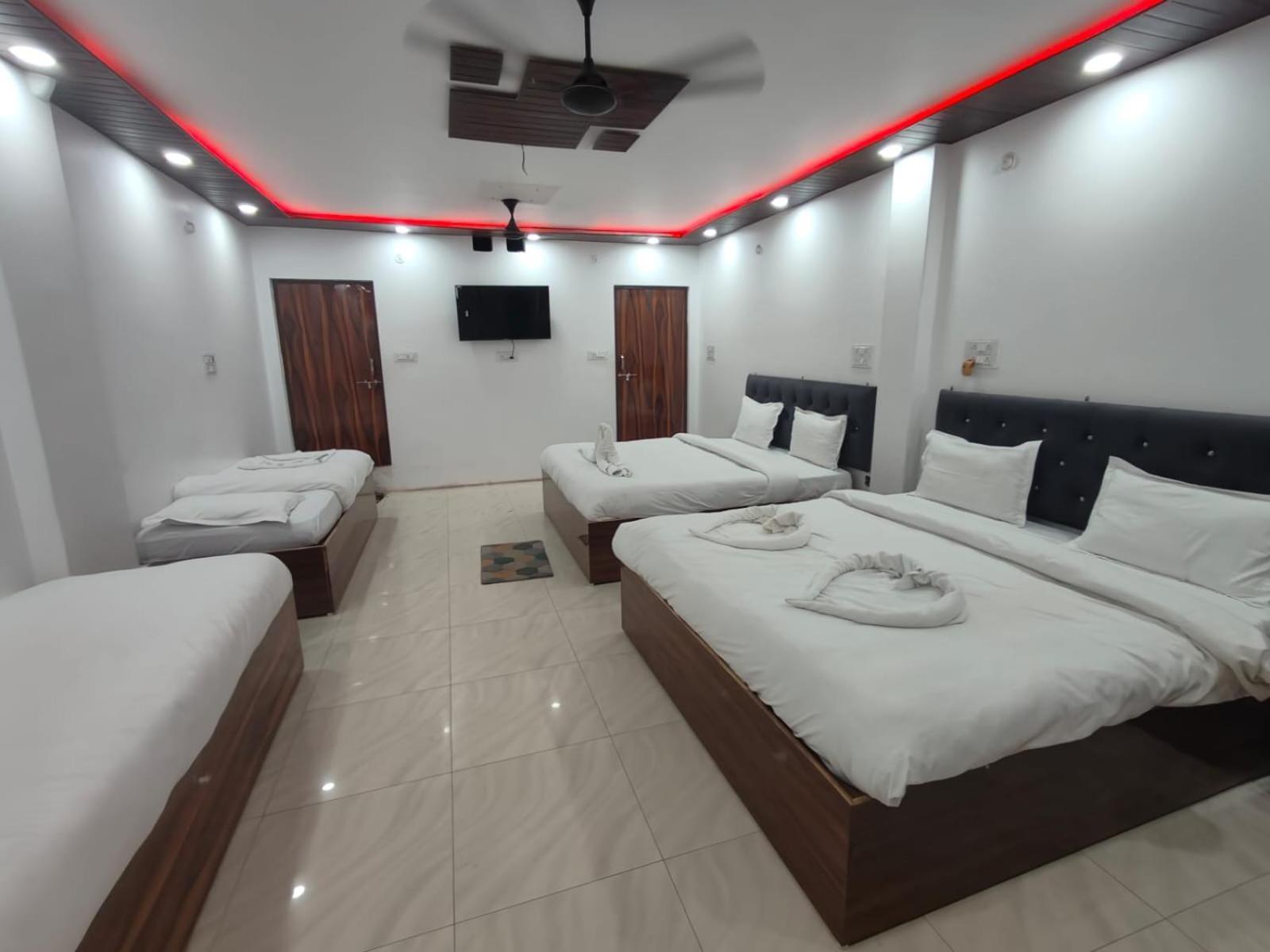 Chandra Residency - Kashi Hotel